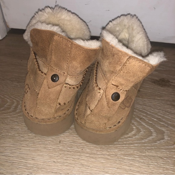 Ugg ladies winter boots bootie’s size 7 - Picture 3 of 8